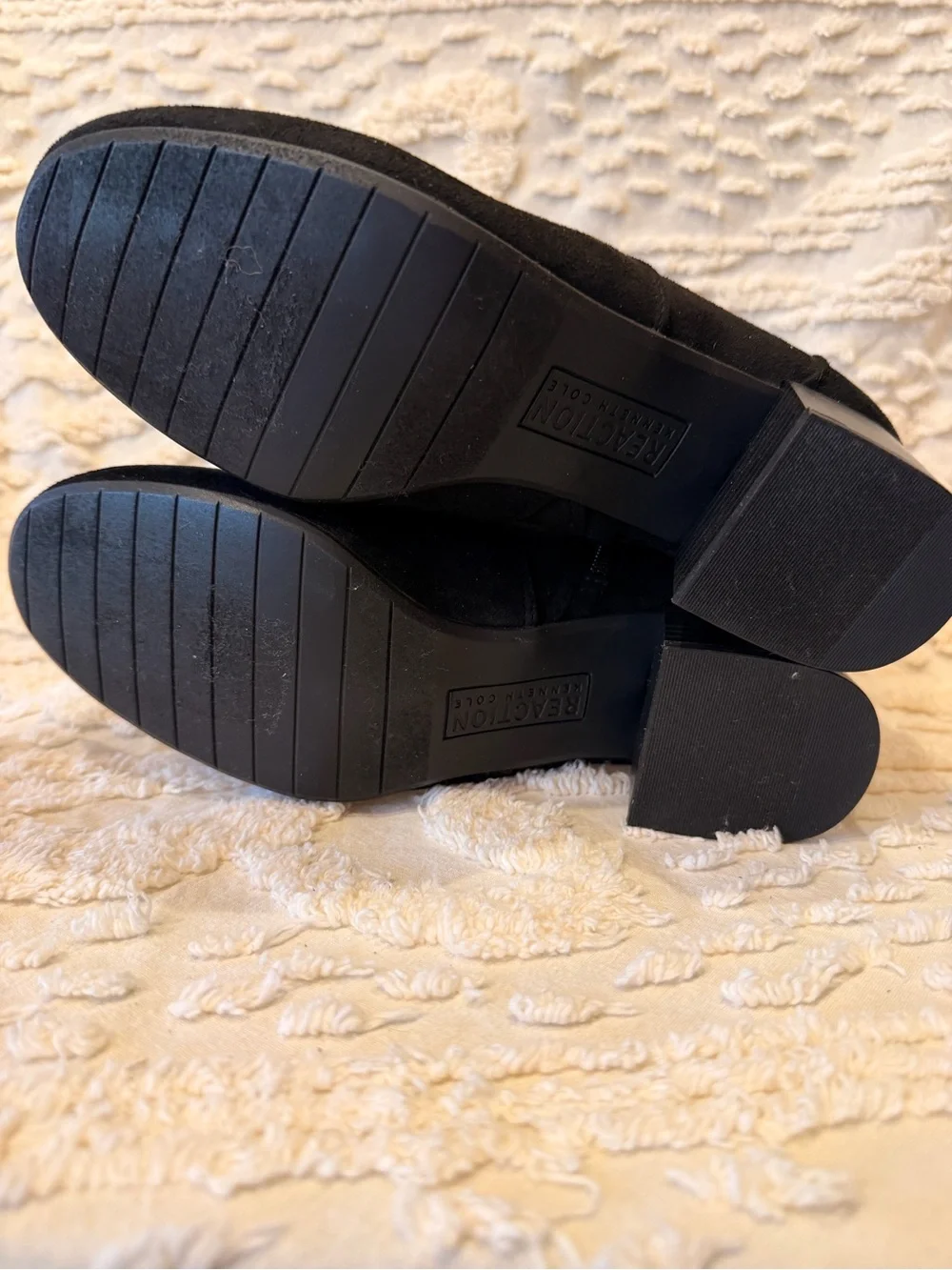 Kenneth Cole Reaction Black Suede Short Shaft Ankle Boots 686